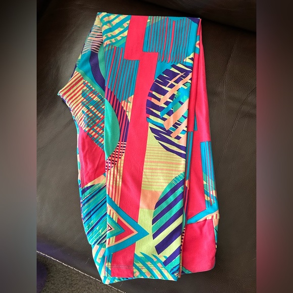 Lot of LulaRoe Leggings - Tall and Curvy (never worn) - Picture 3 of 14